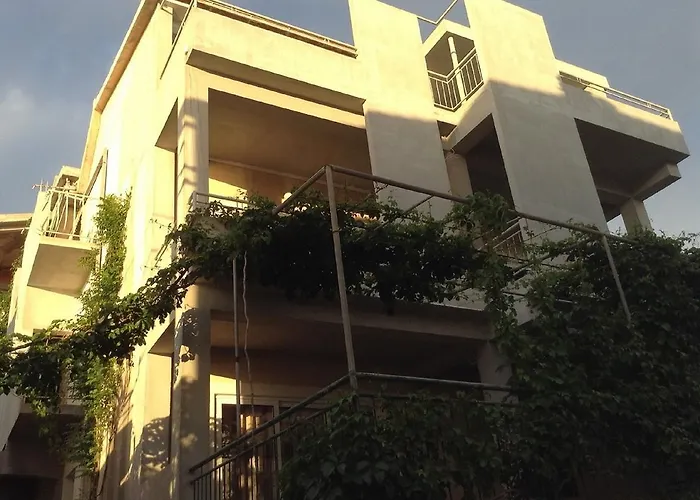 Apartments Leut